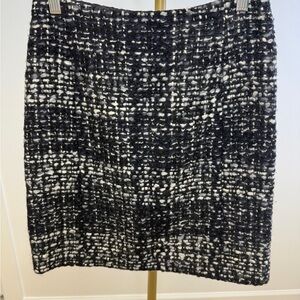 Weekend Max Mara Chic Black and White Tweed Skirt - Size 2